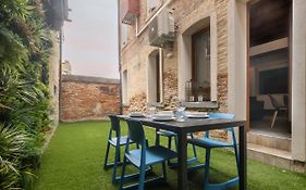 Castello Apartment With Garden R&R